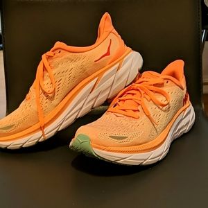 Hoka One One women's Clifton 8